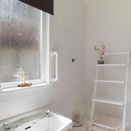 Holiday home 15 Trevithick Court, Tolroy Manor *